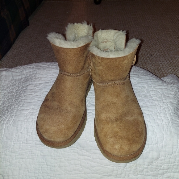 UGG Bailey Button Booties US Women's Size 7 in Chestnut - Picture 9 of 10
